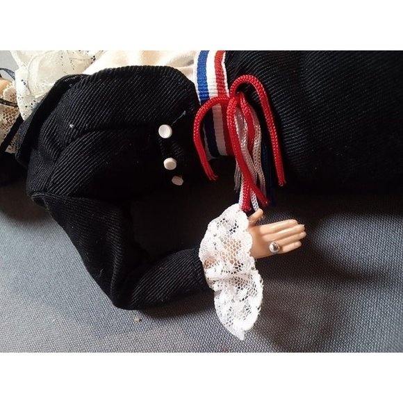 Chilean Collector Barbie Doll‎ 1998 with Stand -No Box - Picture 6 of 8